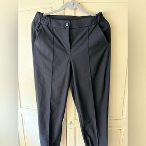 Lululemon joggers. Elastic bottom. Never worn. Size 28